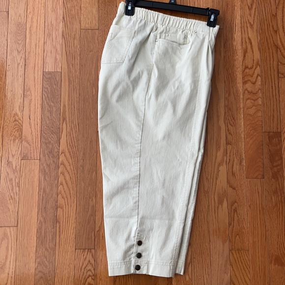 Cathy Daniels Pants - Cathy Daniels Capri Pull On Large cream color